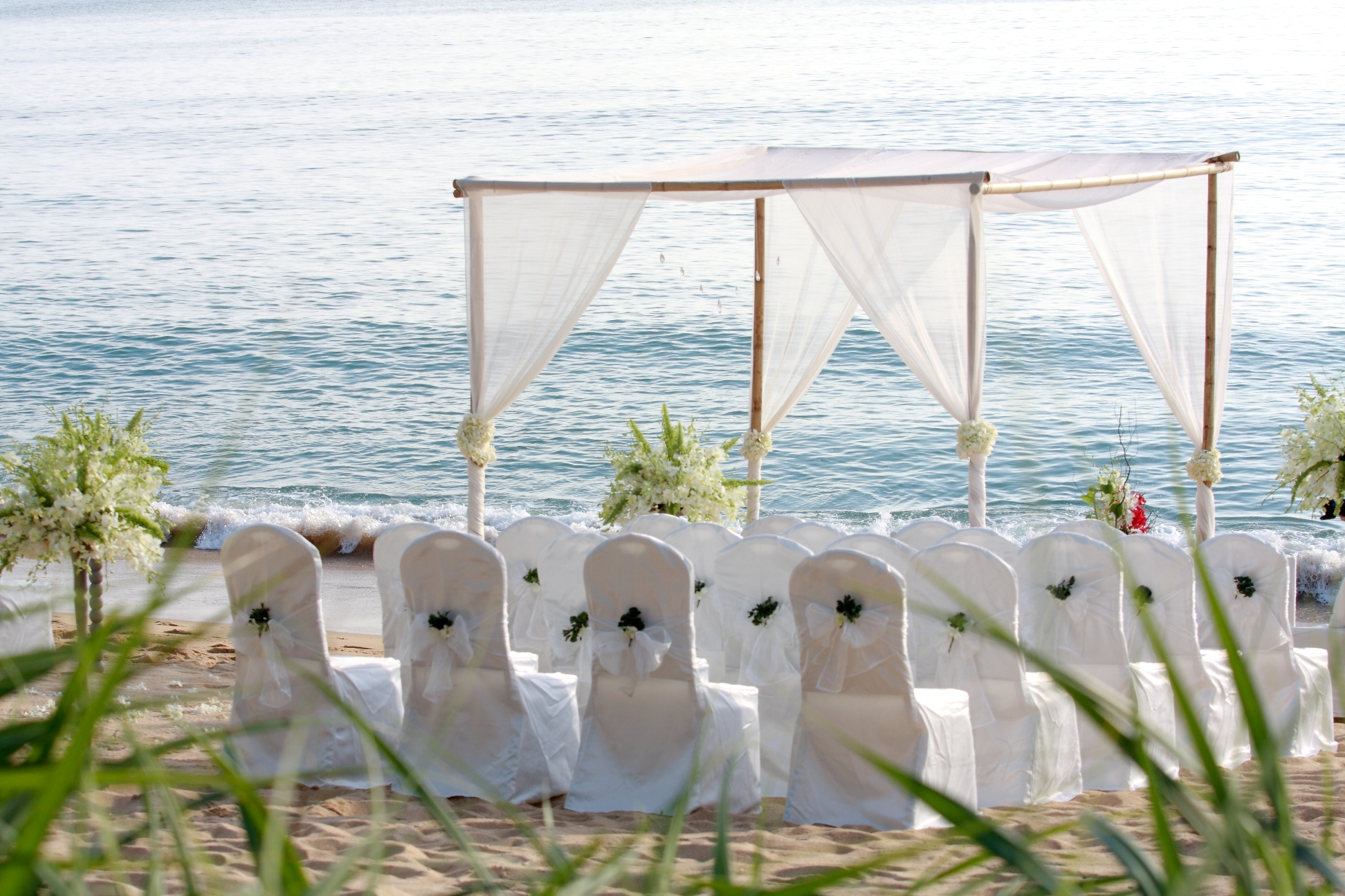 Download this Touching Beach Weddings picture